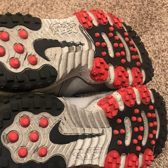 Nike Future Field Kids' cleats in Light Smoke Grey and Black size 5Y - Picture 3 of 6